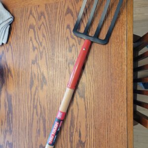 Truper 30293 Spading Fork with 4 Steel Tines and 30-Inch Wood D-Handle – Durable Garden and Farm Tool for Digging, Aerating, and Composting.
